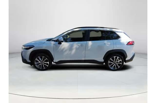 Toyota Corolla Cross (2023) thumbnail 2