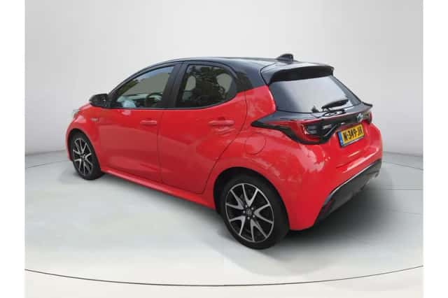 Toyota Yaris (2021) thumbnail 3