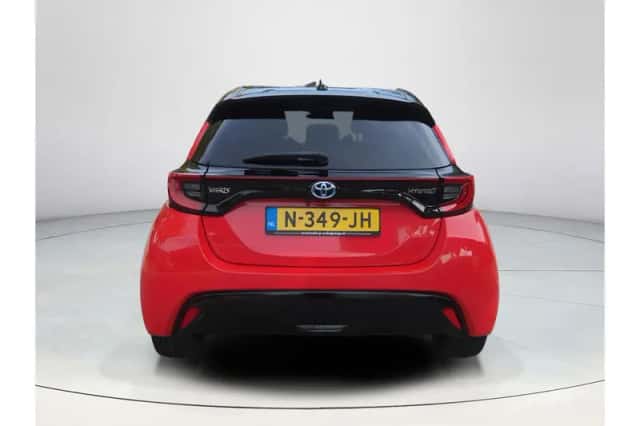 Toyota Yaris (2021) thumbnail 4