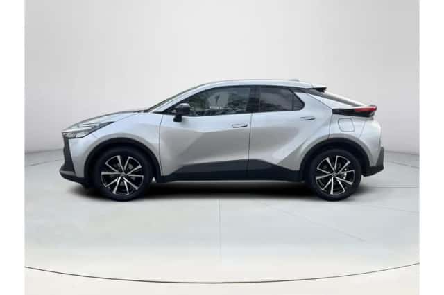 Toyota C-HR (2025) thumbnail 2