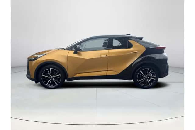 Toyota C-HR (2024) thumbnail 2