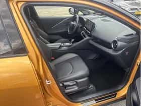 Toyota C-HR (2024) thumbnail 15