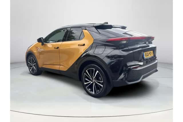 Toyota C-HR (2024) thumbnail 3