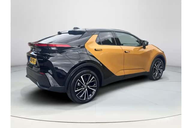 Toyota C-HR (2024) thumbnail 5