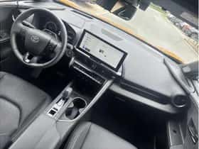 Toyota C-HR (2024) thumbnail 9