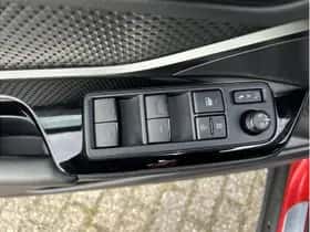 Toyota C-HR (2023) thumbnail 14