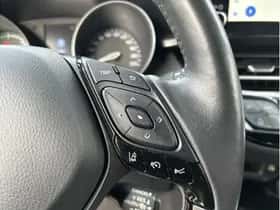 Toyota C-HR (2023) thumbnail 17
