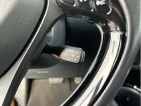 Toyota C-HR (2023) thumbnail 18