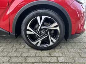Toyota C-HR (2023) thumbnail 24