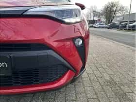 Toyota C-HR (2023) thumbnail 9