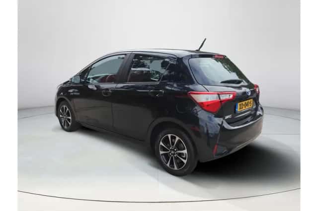 Toyota Yaris (2018) thumbnail 3