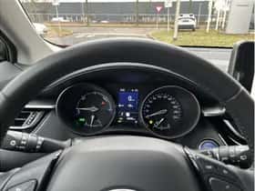 Toyota C-HR (2023) thumbnail 24
