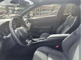 Toyota C-HR (2023) thumbnail 12