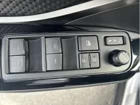 Toyota C-HR (2023) thumbnail 19