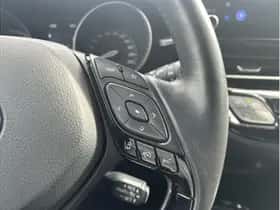 Toyota C-HR (2023) thumbnail 22