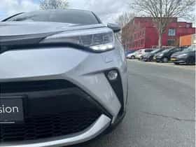 Toyota C-HR (2023) thumbnail 9