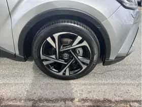 Toyota C-HR (2023) thumbnail 10