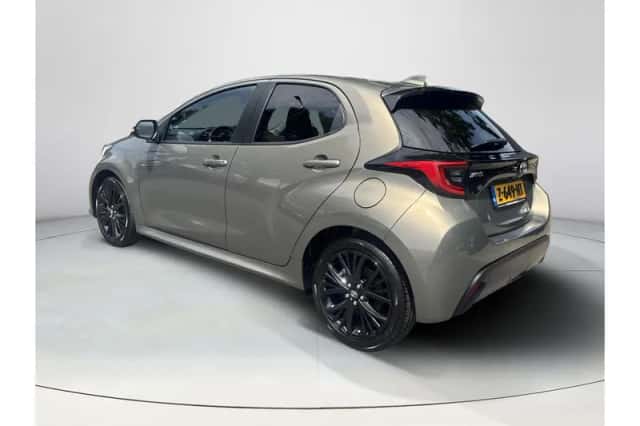 Toyota Yaris (2024) thumbnail 3