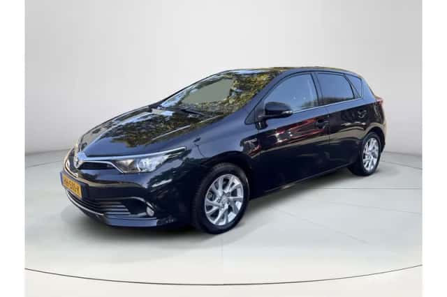 Toyota Auris (2015) thumbnail 1