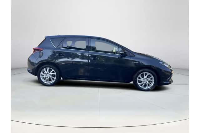 Toyota Auris (2015) thumbnail 6