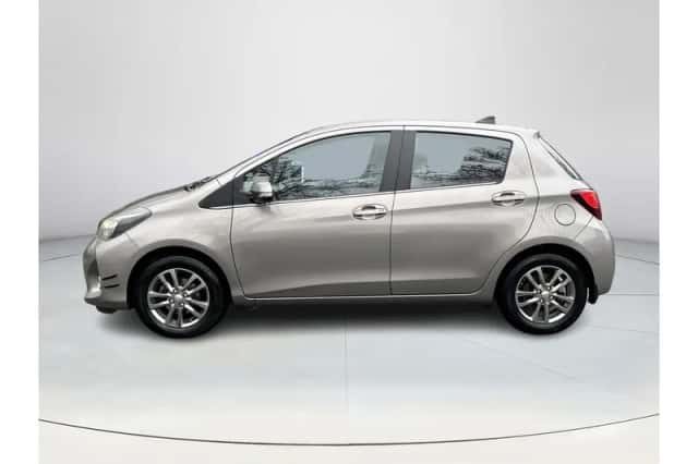 Toyota Yaris (2016) thumbnail 2