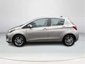 Toyota Yaris (2016) thumbnail 2