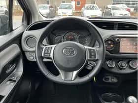 Toyota Yaris (2016) thumbnail 12