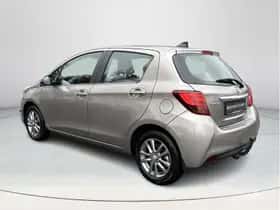 Toyota Yaris (2016) thumbnail 3