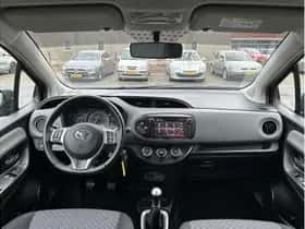 Toyota Yaris (2016) thumbnail 25