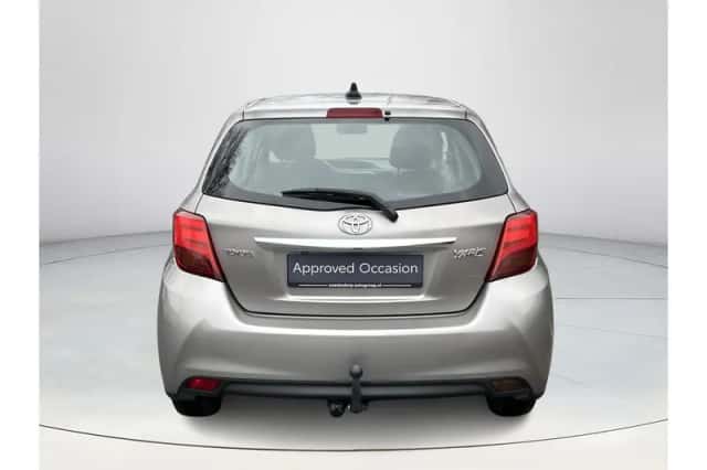 Toyota Yaris (2016) thumbnail 4