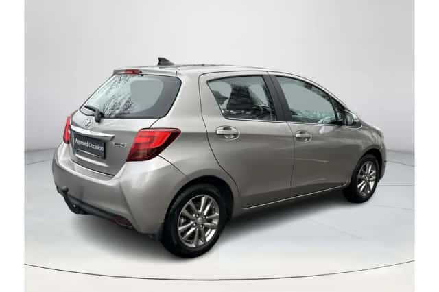 Toyota Yaris (2016) thumbnail 5