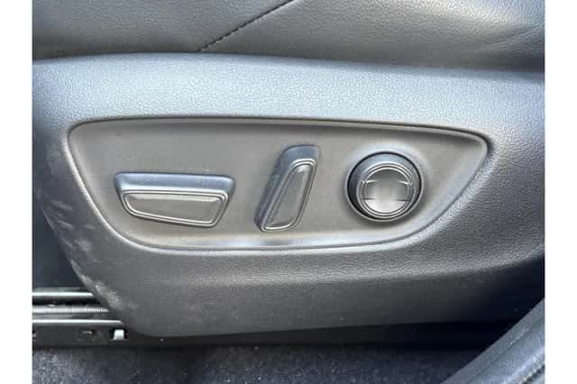 Toyota RAV4 (2025) thumbnail 3