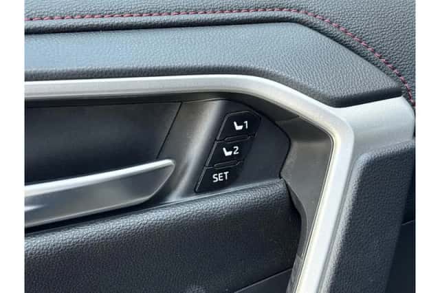 Toyota RAV4 (2025) thumbnail 4