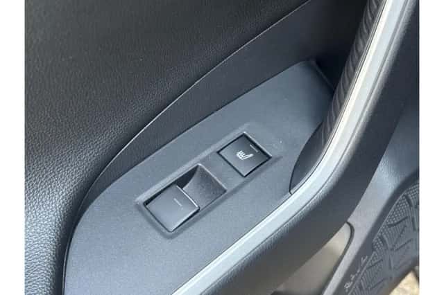 Toyota RAV4 (2025) thumbnail 6