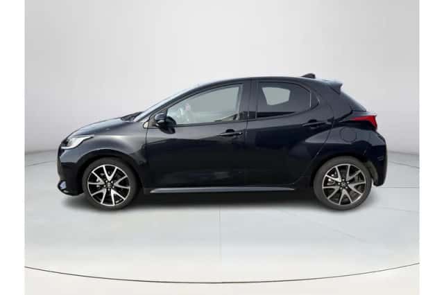 Toyota Yaris (2022) thumbnail 2