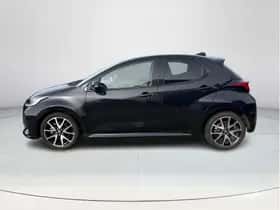 Toyota Yaris (2022) thumbnail 2
