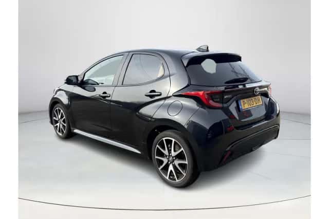 Toyota Yaris (2022) thumbnail 3