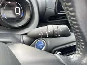 Toyota Yaris (2022) thumbnail 23