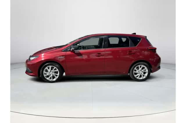 Toyota Auris (2017) thumbnail 2