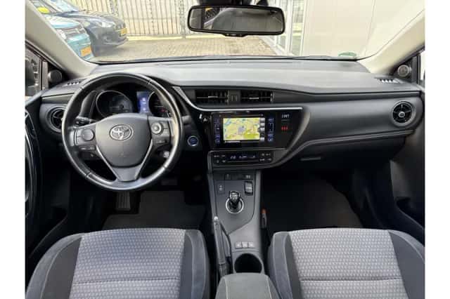 Toyota Auris (2017) thumbnail 6