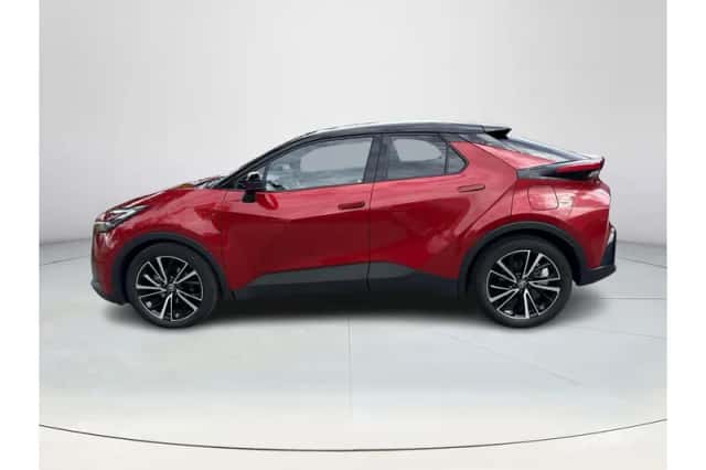 Toyota C-HR (2023) thumbnail 2