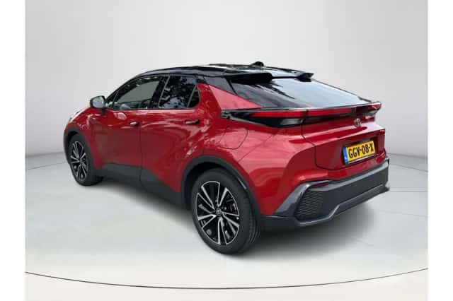 Toyota C-HR (2023) thumbnail 3
