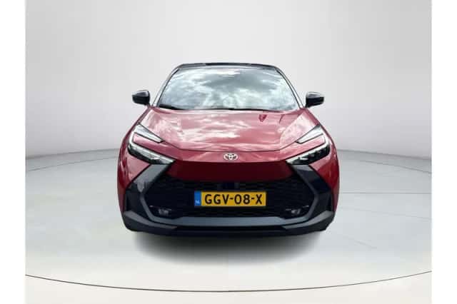 Toyota C-HR (2023) thumbnail 4