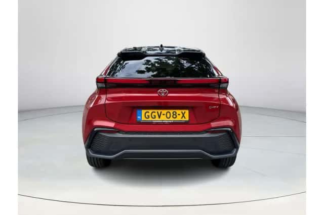 Toyota C-HR (2023) thumbnail 5