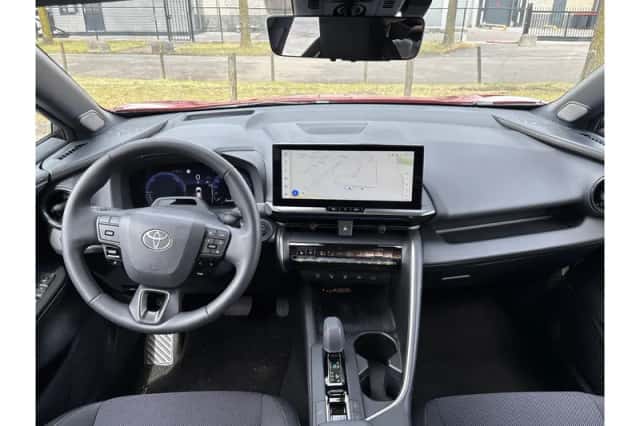 Toyota C-HR (2023) thumbnail 6