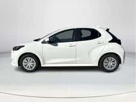 Toyota Yaris (2022) thumbnail 2