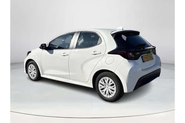 Toyota Yaris (2022) thumbnail 3