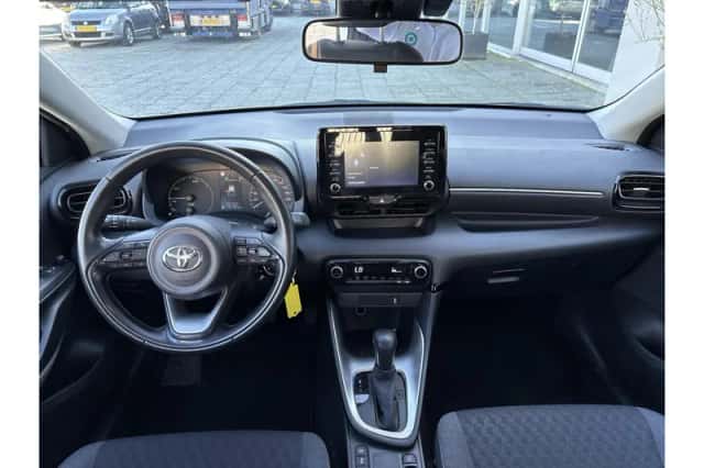 Toyota Yaris (2022) thumbnail 6