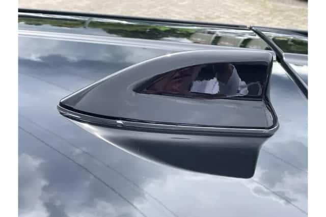 Toyota C-HR (2019) thumbnail 5