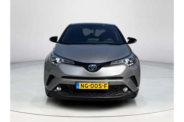 Toyota C-HR (2017) thumbnail 4